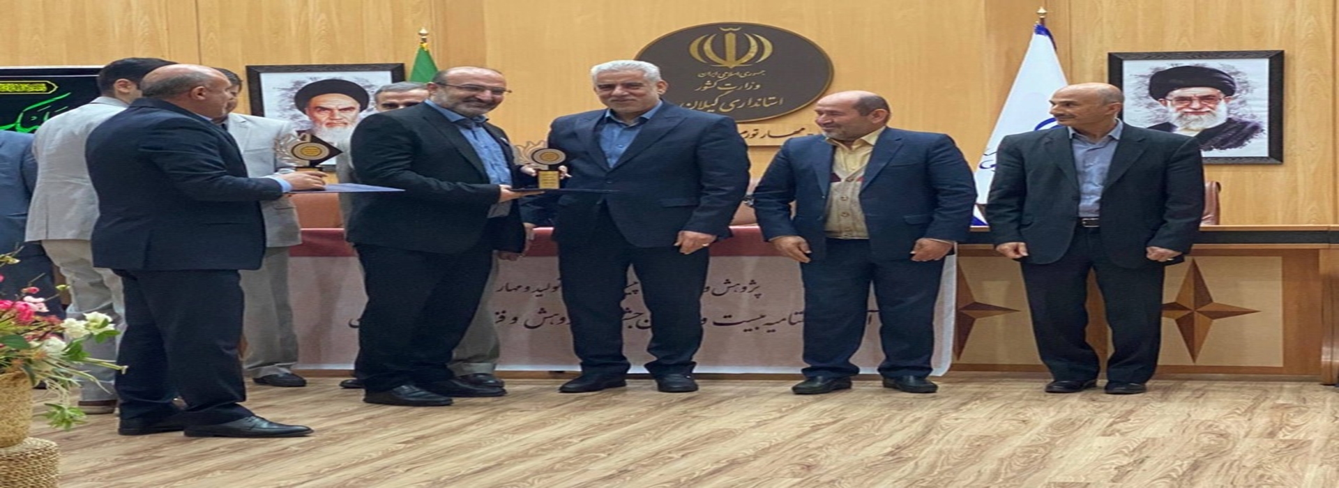 آئین اختتامیه بیست و چهارمین جشنواره پژوهش و فناوری گیلان با حضور استاندار گیلان در سالن غدیر استانداری برگزار شد .